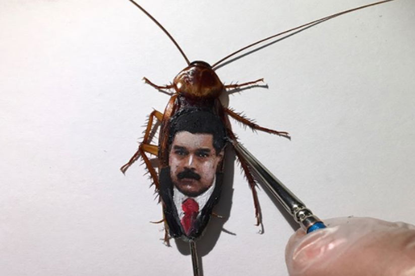 Las cucarachas muertas le dan la fama a este pintor mexicano